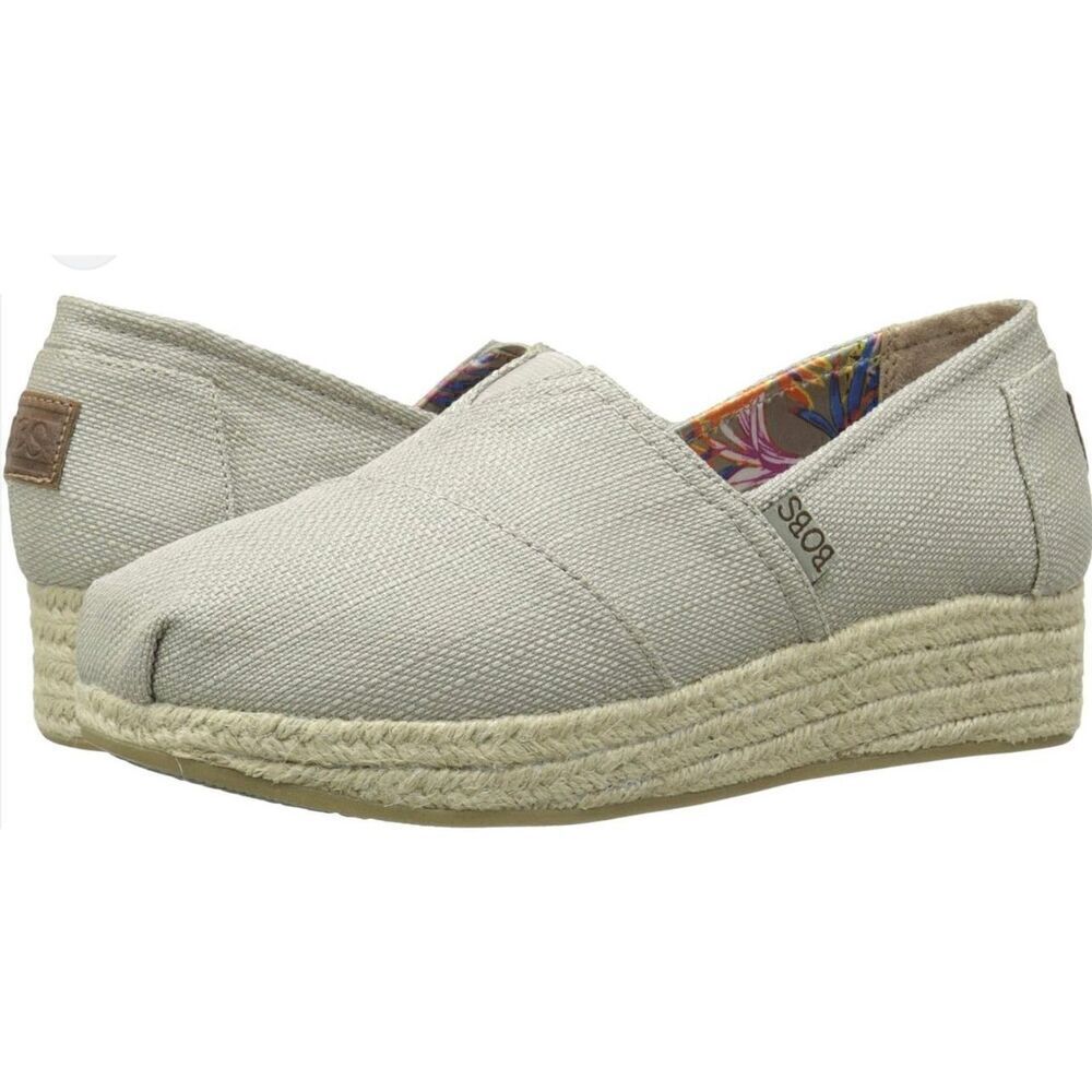 NWOT Bob’s chill Luxe traveler slip ons size 6.5